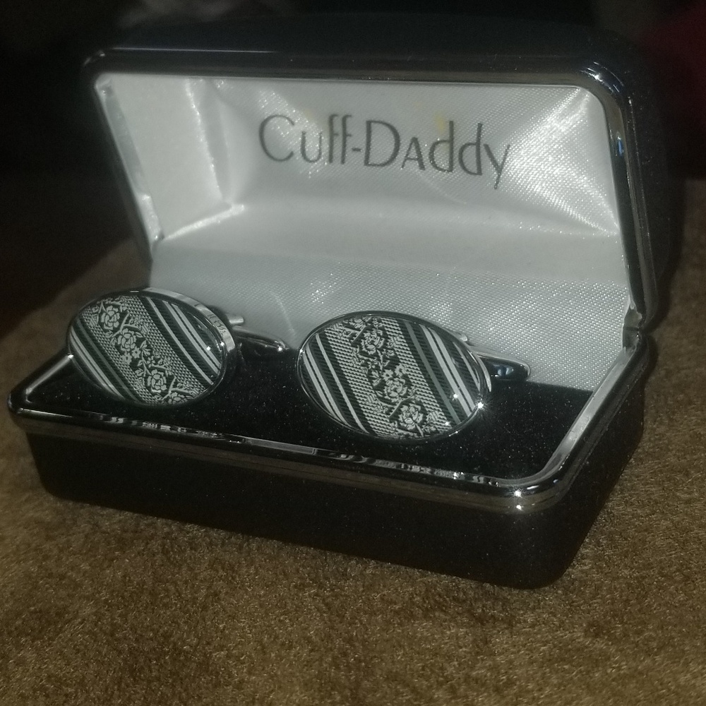 Floral Cufflinks in Black and Grey By Cuff-Daddy